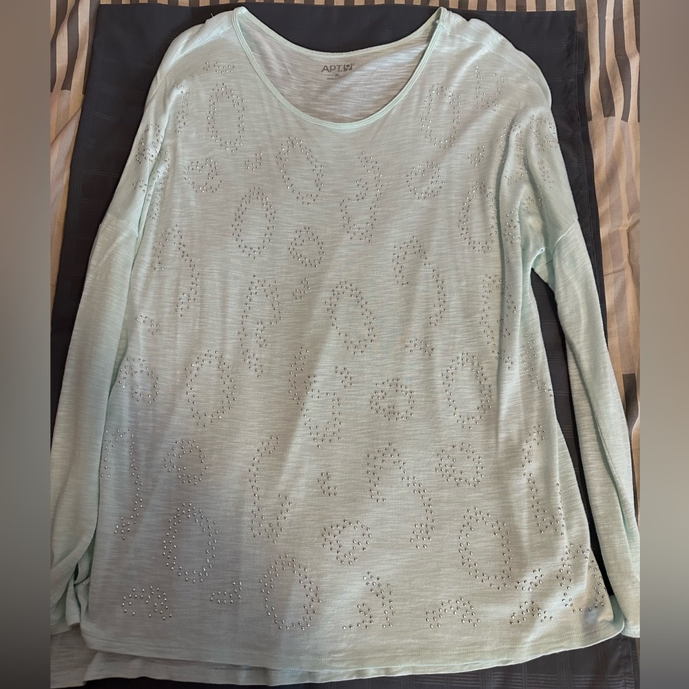 Long sleeve ladies top